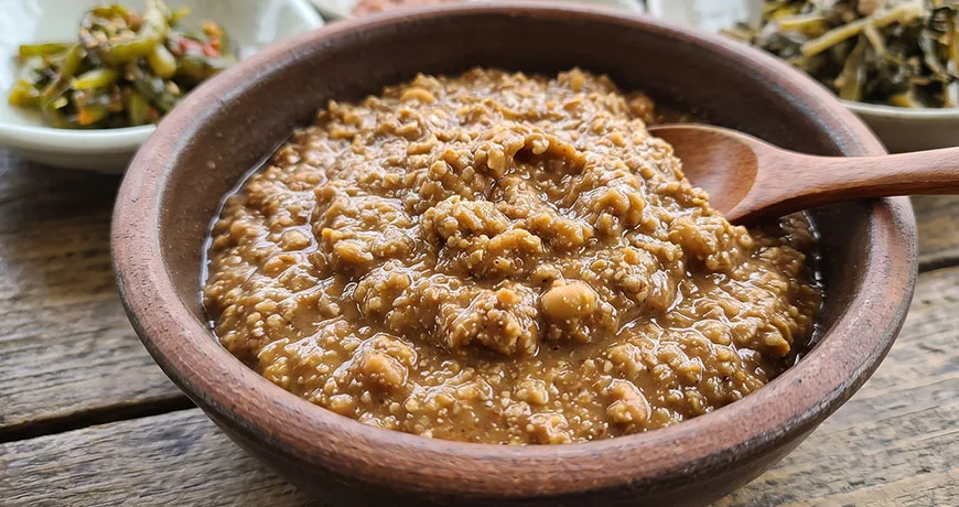 Sauce Made from Sesame Dregs and Boiled and Fermented Soybeans | 깻묵장